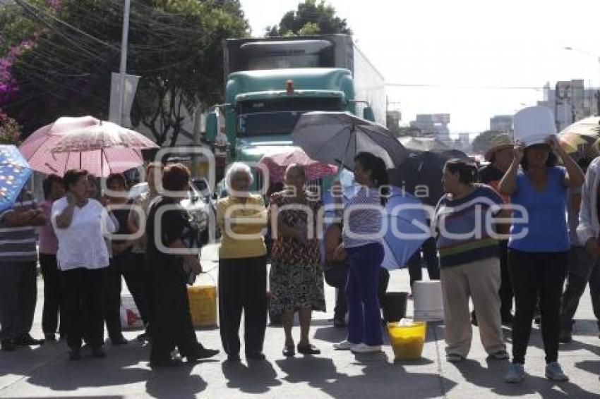 MANIFESTACIÓN . AGUA