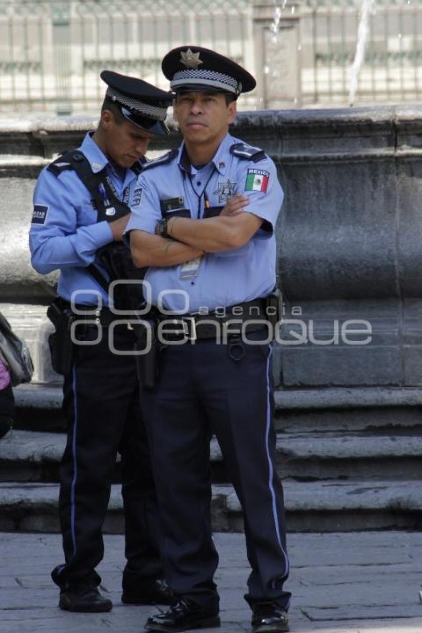 SEGURIDAD . POLICÍAS