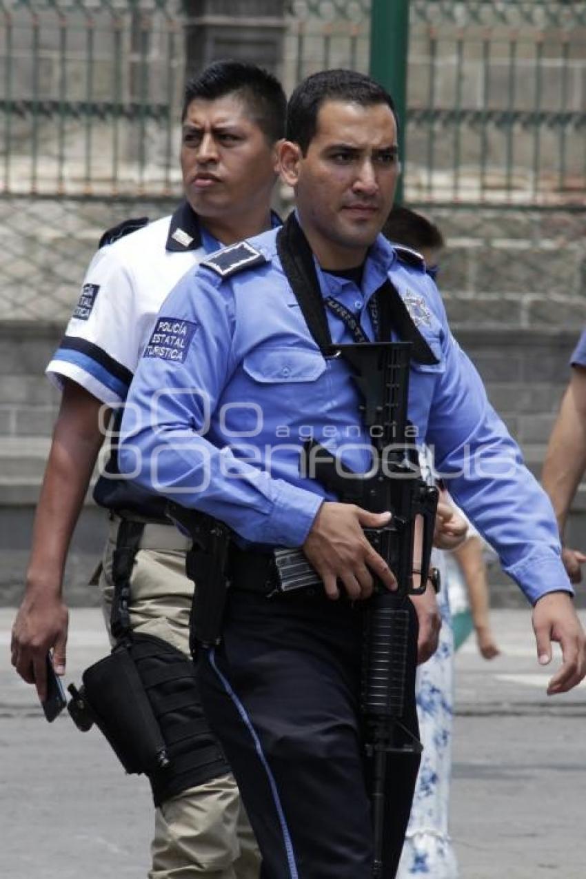 SEGURIDAD . POLICÍAS