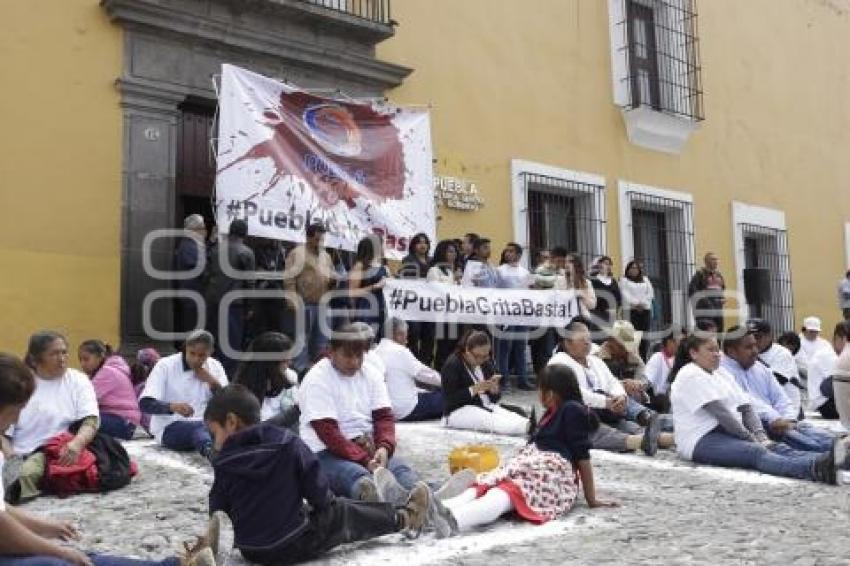 PUEBLA GRITA BASTA