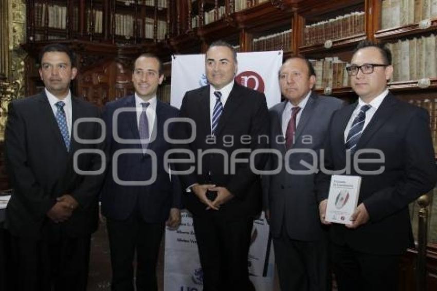 LIBRO . VIVIENDO LA CONSTITUCIÓN