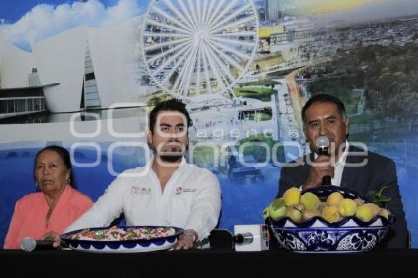 FERIA DEL CHILE EN NOGADA