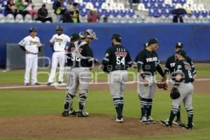 BÉISBOL . PERICOS VS LEONES