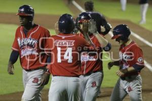 BÉISBOL . PERICOS VS BRAVOS DE LEÓN