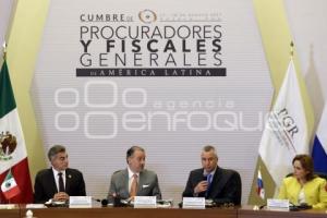 CUMBRE DE FISCALES