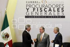 CUMBRE DE FISCALES