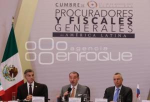 CUMBRE DE FISCALES