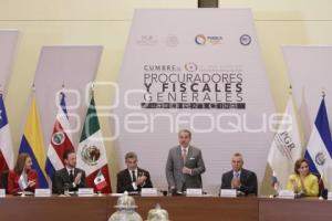 CUMBRE DE FISCALES