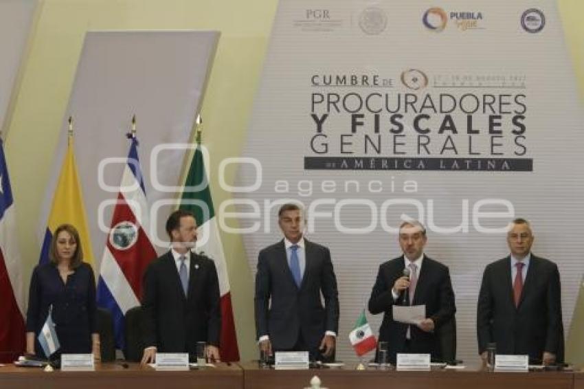 CUMBRE DE FISCALES