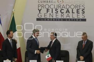 CUMBRE DE FISCALES