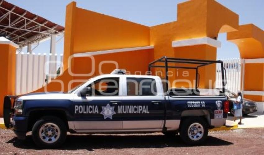 POLICÍA . ACATLÁN