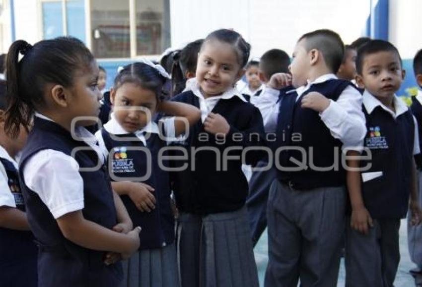 REGRESO A CLASES . ACATLÁN