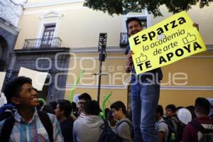 ESTUDIANTES APOYAN A ESPARZA