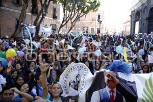 ESTUDIANTES APOYAN A ESPARZA