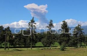 VOLCÁN POPOCATÉPETL . FUMAROLA