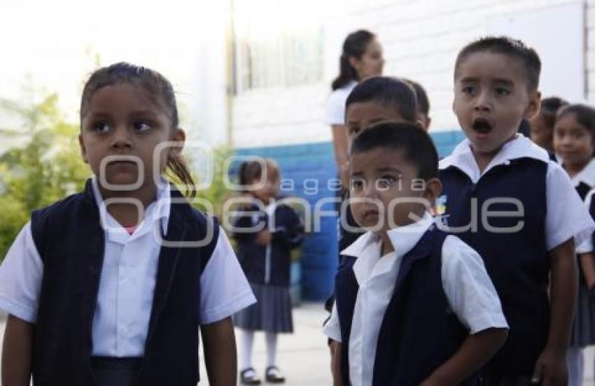 REGRESO A CLASES . ACATLÁN