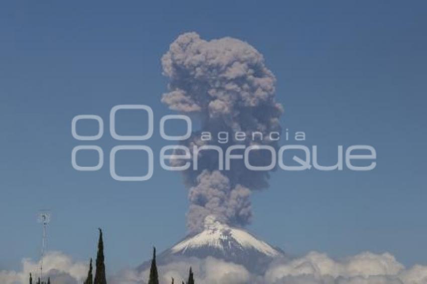 VOLCÁN POPOCATÉPETL . FUMAROLA