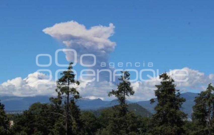 VOLCÁN POPOCATÉPETL . FUMAROLA