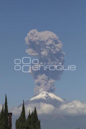 VOLCÁN POPOCATÉPETL . FUMAROLA