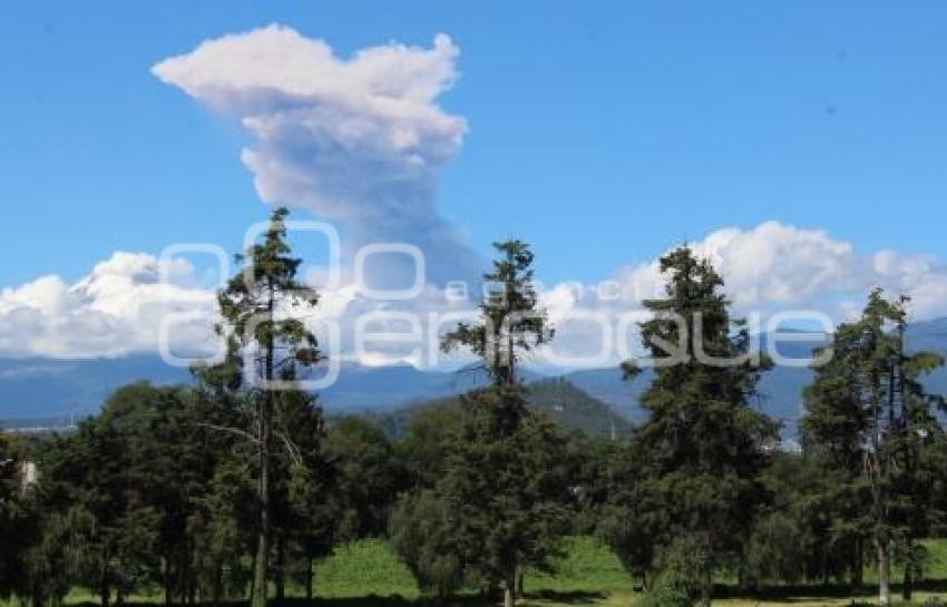 VOLCÁN POPOCATÉPETL . FUMAROLA