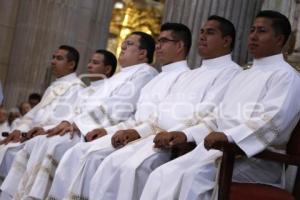 RELIGIÓN . ORDENACIÓN SACERDOTAL