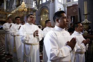 RELIGIÓN . ORDENACIÓN SACERDOTAL