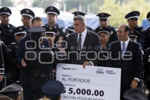 ENTREGA PATRULLAS Y ESTÍMULOS A POLICÍAS