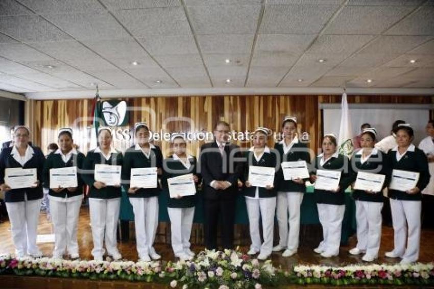 IMSS . GRADUACIÓN ENFERMERAS