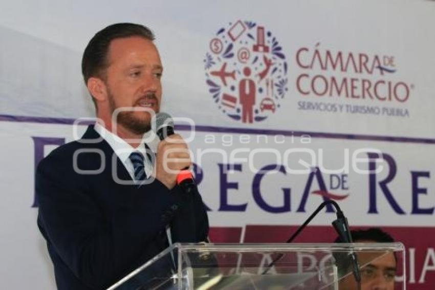 ENTREGA RECONOCIMIENTO POLICÍAS