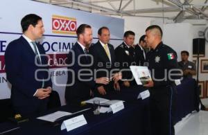 ENTREGA RECONOCIMIENTO POLICÍAS