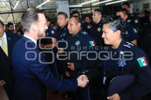 ENTREGA RECONOCIMIENTO POLICÍAS