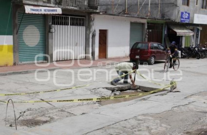 HUNDIMIENTO CALLE . ACATLÁN