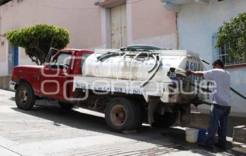 ESCASEZ DE AGUA . ACATLÁN