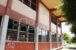 ESCUELAS SIN CLASES . ACATLÁN