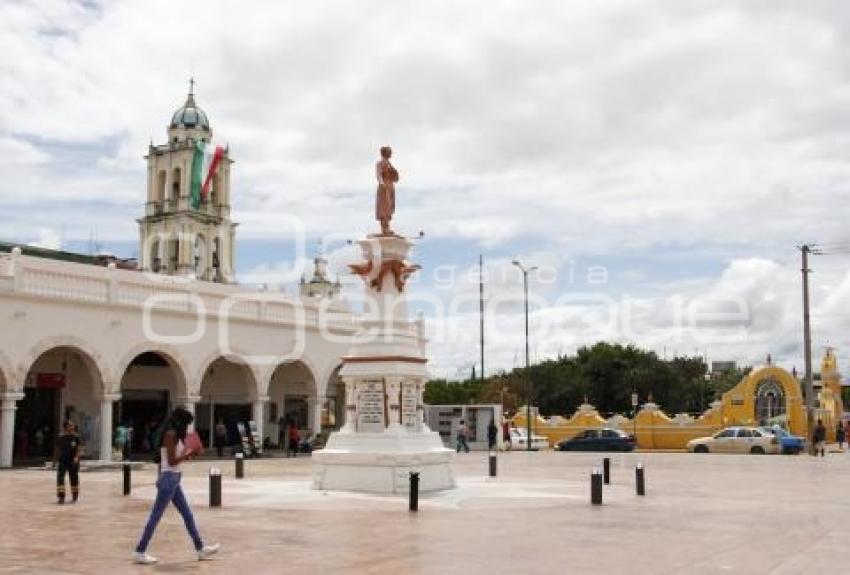 PLAZA CÍVICA . ACATLÁN