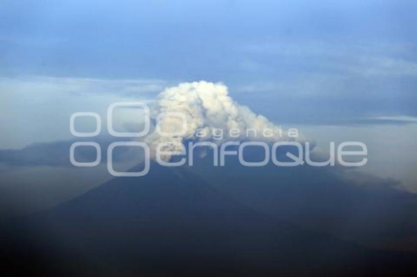 VOLCÁN POPOCATÉPETL . FUMAROLA