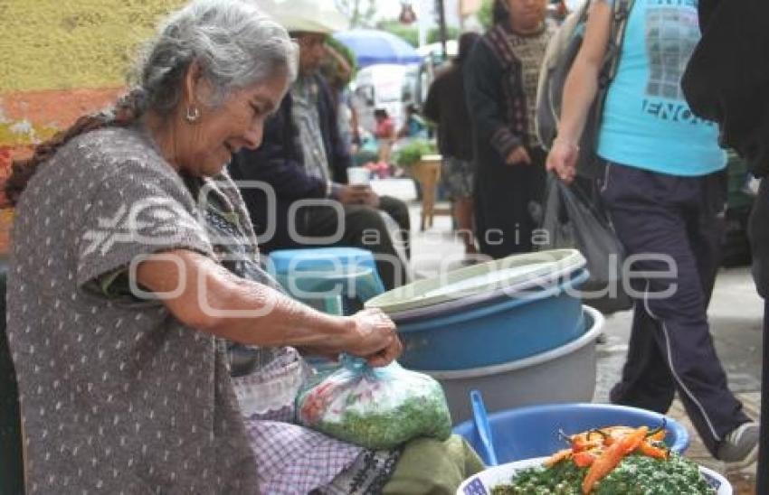 COMERCIO AMBULANTE . TEHUACÁN