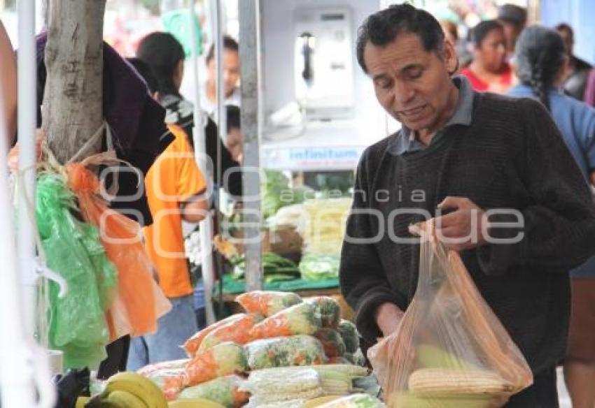 COMERCIO AMBULANTE . TEHUACÁN