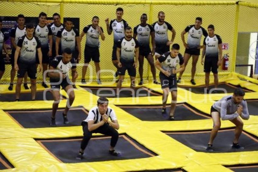 ENTRENAMIENTO LOBOS BUAP