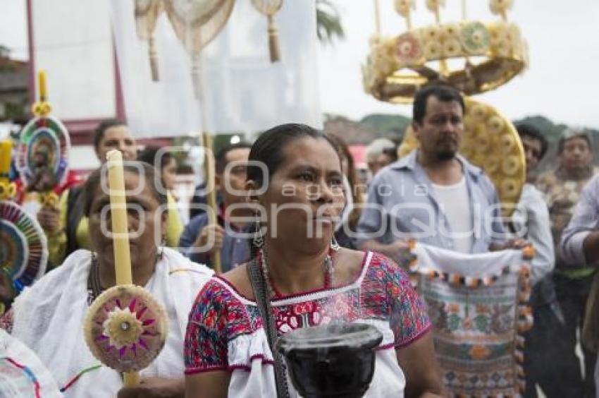 FERIA DE CUETZALAN . PROCESIÓN DE LAS CERAS