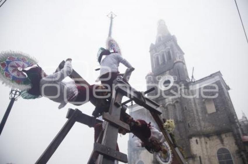 FERIA DE CUETZALAN . REINA DEL HUIPIL