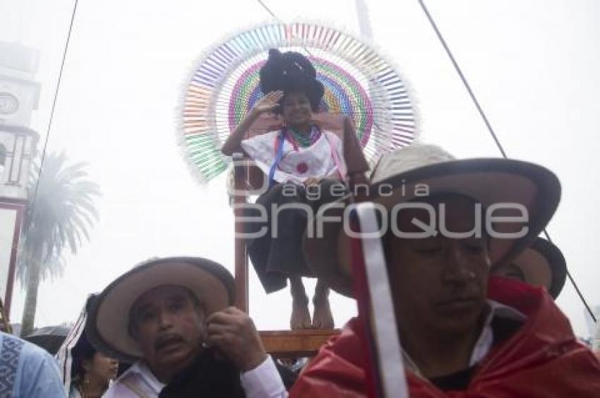 FERIA DE CUETZALAN . REINA DEL HUIPIL