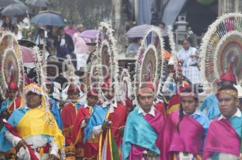 FERIA DE CUETZALAN . REINA DEL HUIPIL