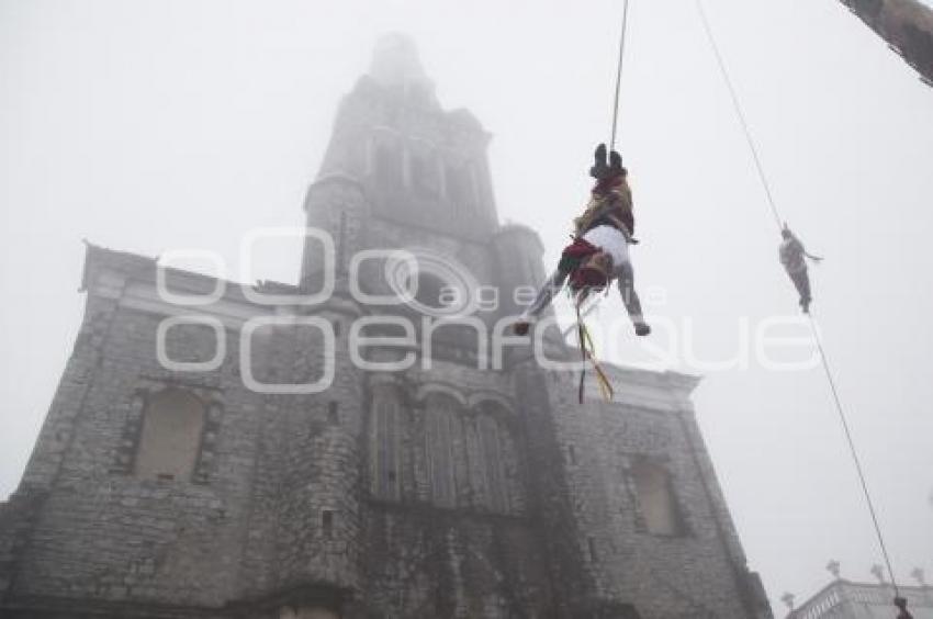 FERIA DE CUETZALAN . REINA DEL HUIPIL