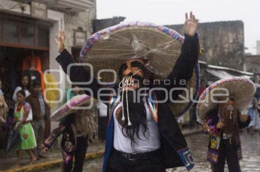 FERIA DE CUETZALAN . REINA DEL HUIPIL