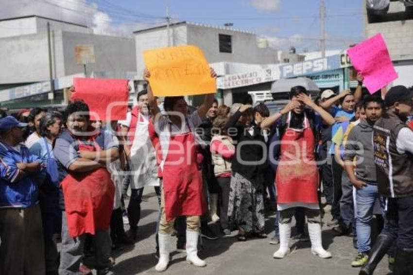 MANIFESTACIÓN . MERCADO XONACA