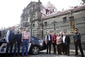 GOBIERNO MUNICIPAL . ENTREGA PATRULLA