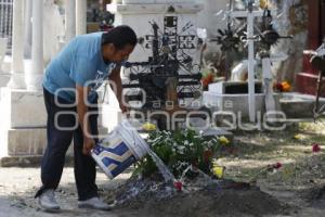 DÍA DE MUERTOS . PANTEONES