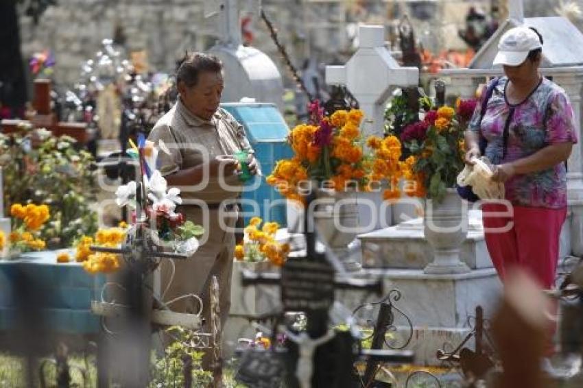 DÍA DE MUERTOS . PANTEONES