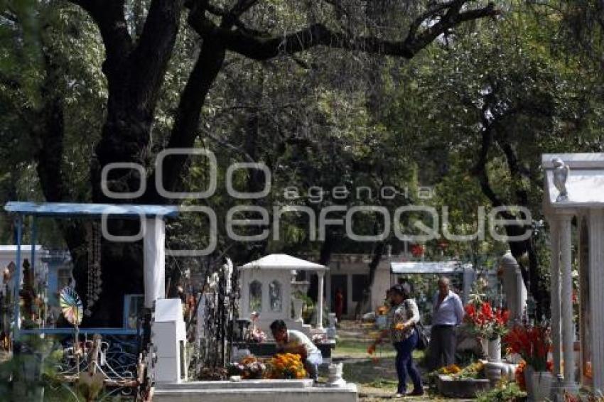 DÍA DE MUERTOS . PANTEONES